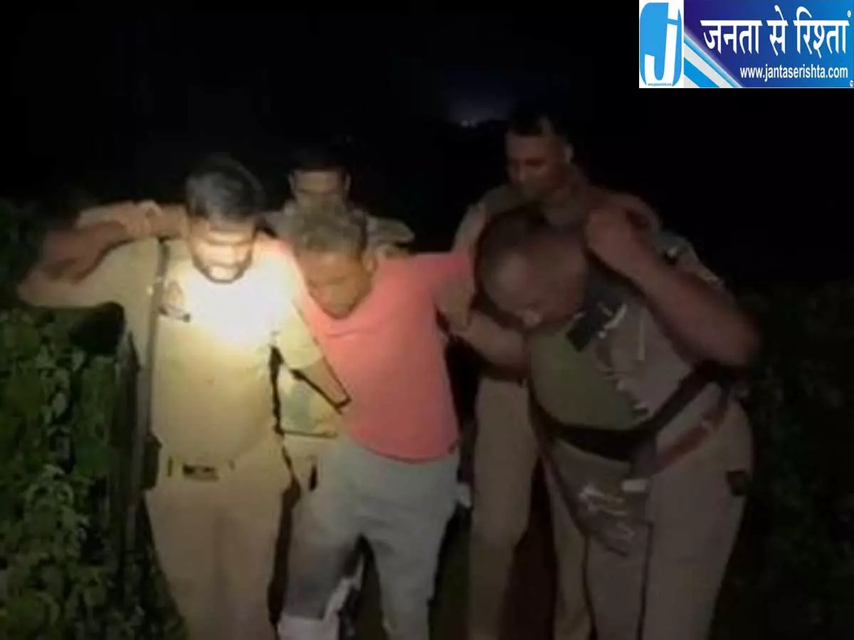 चेन स्नैचरों से मुठभेड़ दो आरोपी गिरफ्तार तमंचा और कारतूस बरामद चेन स्नैचरों से मुठभेड़ दो आरोपी गिरफ्तार तमंचा और कारतूस बरामद