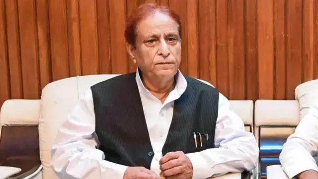 आजम खान पर एक और मामला दर्ज, मुसीबतें और बढ़ी आजम खान पर एक और मामला दर्ज, मुसीबतें और बढ़ी