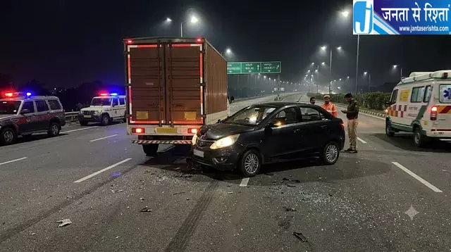 एक्सप्रेसवे पर ट्रक से टकराई कार दो युवकों की गई जान एक्सप्रेसवे पर ट्रक से टकराई कार दो युवकों की गई जान