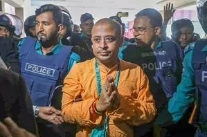 बांग्लादेश: जेल में बंद बेटे चिन्मय कृष्ण दास को देखे बिना मां ने त्यागे प्राण बांग्लादेश: जेल में बंद बेटे चिन्मय कृष्ण दास को देखे बिना मां ने त्यागे प्राण