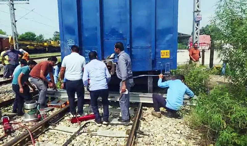 कठुआ में मालगाड़ी पटरी से उतरी कठुआ में मालगाड़ी पटरी से उतरी
