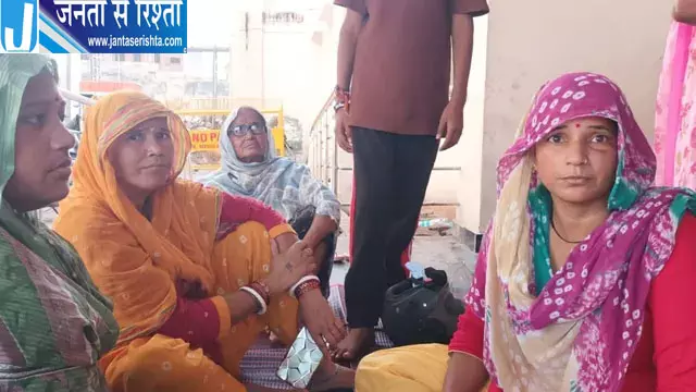 दूध जल्दी मांगने पर विवाद हलवाई ने तीन ग्राहकों पर डाला खौलता तेल दूध जल्दी मांगने पर विवाद हलवाई ने तीन ग्राहकों पर डाला खौलता तेल