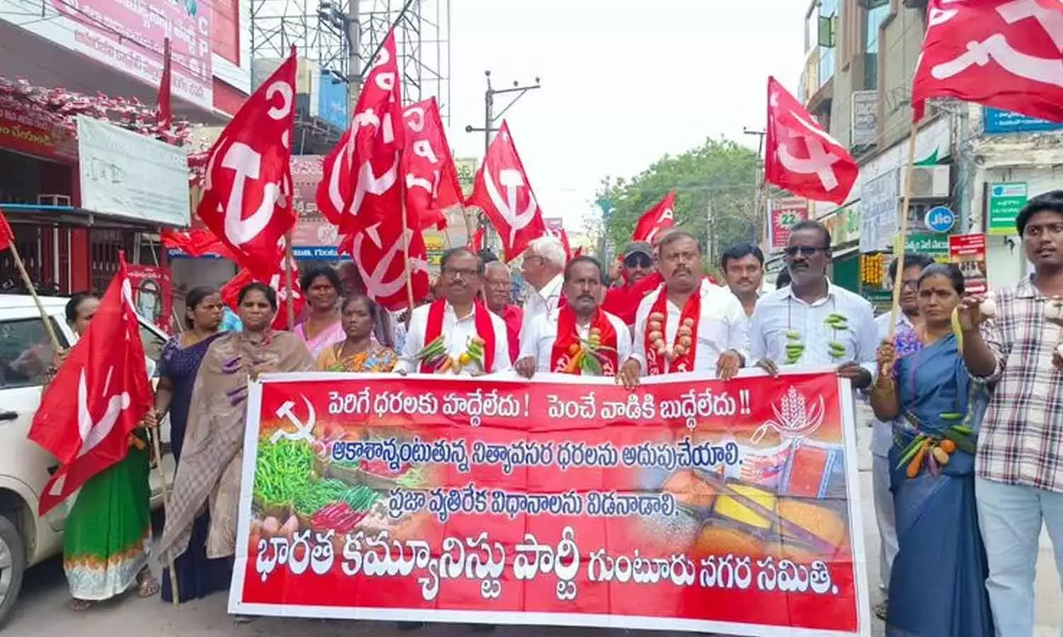 बढ़ती कीमतें आम आदमी पर बोझ: CPI बढ़ती कीमतें आम आदमी पर बोझ: CPI
