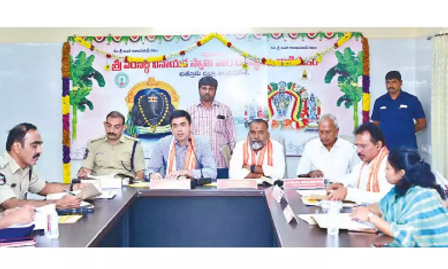Andhra: कानिपकम ब्रह्मोत्सव के दौरान श्रद्धालुओं की सुरक्षा और सुविधाओं पर ध्यान दें Andhra: कानिपकम ब्रह्मोत्सव के दौरान श्रद्धालुओं की सुरक्षा और सुविधाओं पर ध्यान दें