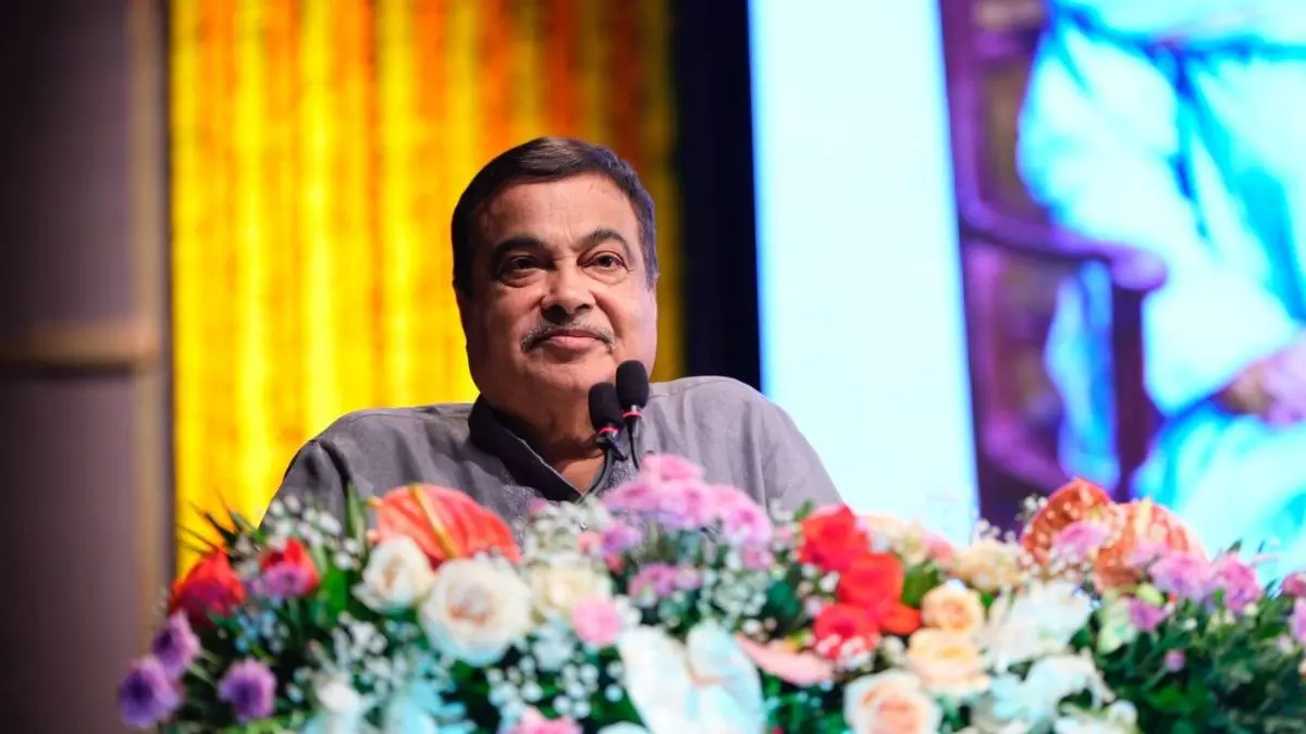 मुंबई-गोवा हाईवे की देरी पर नितिन गडकरी ने जताई नाराजगी मुंबई-गोवा हाईवे की देरी पर नितिन गडकरी ने जताई नाराजगी