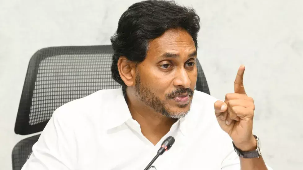 लोकेश के इस्तीफे पर अड़े जगन: DSC मामले में CBI जांच की मांग तेज लोकेश के इस्तीफे पर अड़े जगन: DSC मामले में CBI जांच की मांग तेज