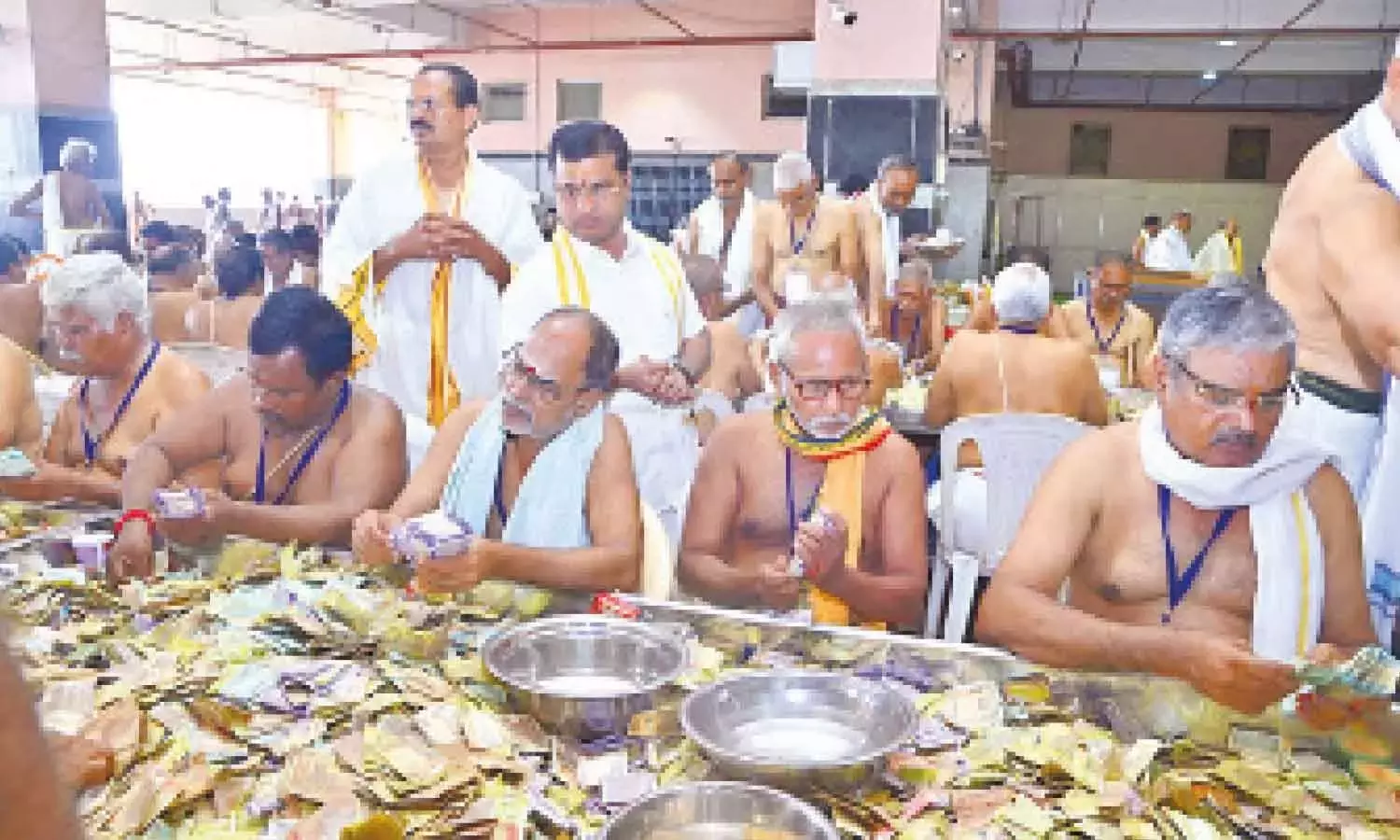 Andhra: दुर्गा मंदिर की हुंडियों से 3.08 करोड़ रुपये की आय हुई Andhra: दुर्गा मंदिर की हुंडियों से 3.08 करोड़ रुपये की आय हुई