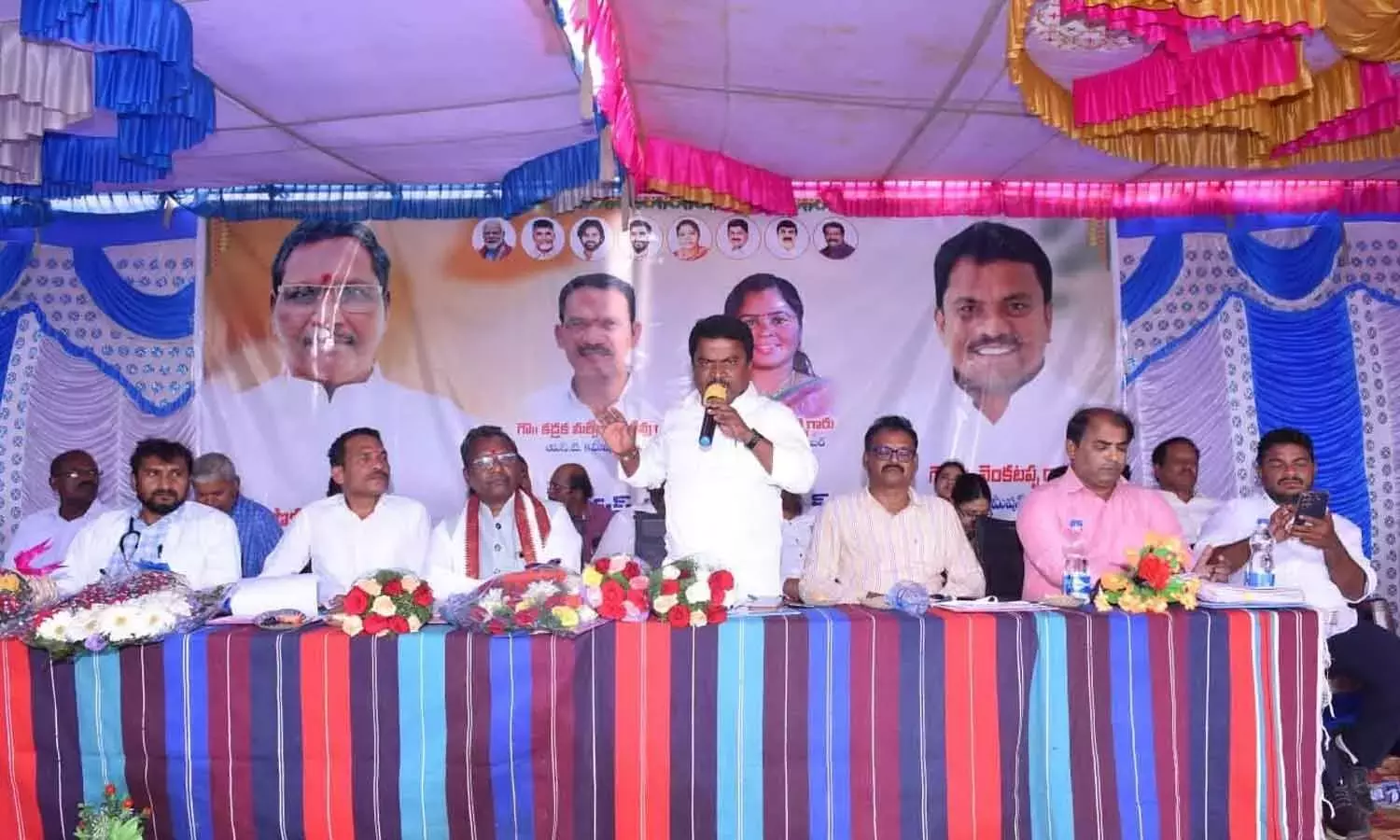 Andhra: AP ST आयोग के प्रमुख ने आदिवासी निवासियों से बातचीत की Andhra: AP ST आयोग के प्रमुख ने आदिवासी निवासियों से बातचीत की