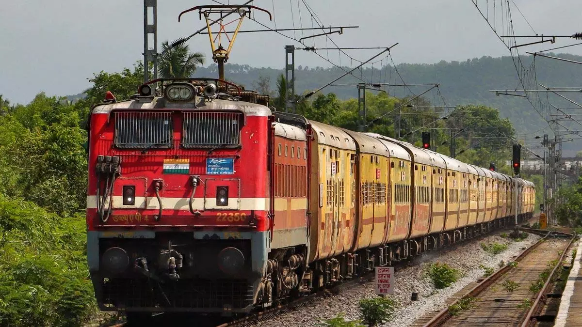 रेल यात्रियों के लिए जरूरी खबर 10 ट्रेनों के पहुंचने का समय बदला रेल यात्रियों के लिए जरूरी खबर 10 ट्रेनों के पहुंचने का समय बदला
