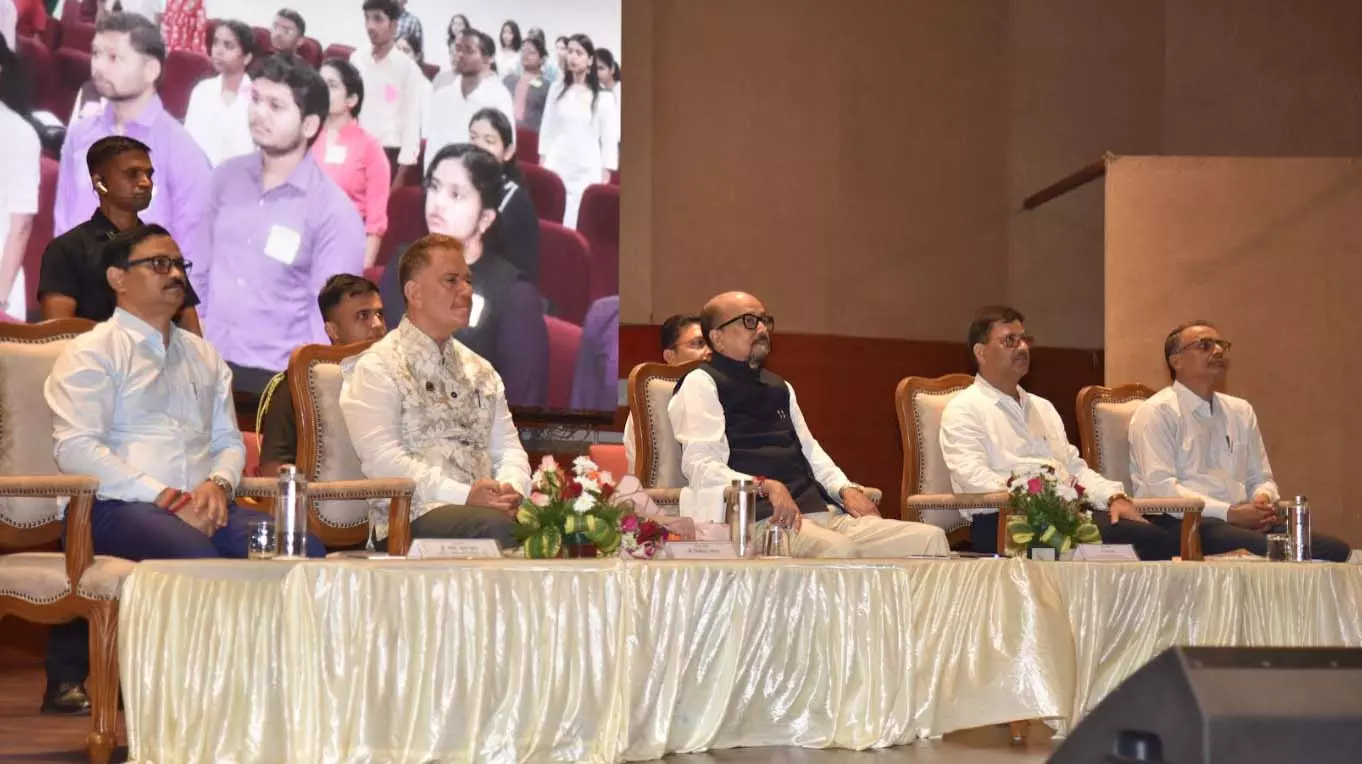 नशे से दूर रहकर युवा अपनी ऊर्जा राष्ट्र निर्माण में लगाएं: राज्यपाल डेका नशे से दूर रहकर युवा अपनी ऊर्जा राष्ट्र निर्माण में लगाएं: राज्यपाल डेका