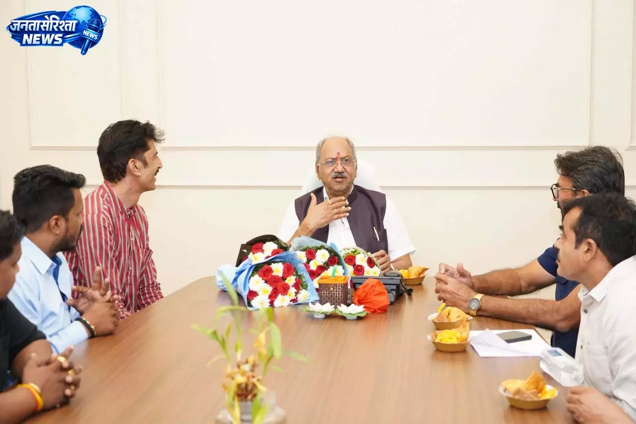 पदक विजेता शिवांगिनी पांडे और गौरव राज सहित प्रतिभागी दल ने की बृजमोहन अग्रवाल से सौजन्य भेंट पदक विजेता शिवांगिनी पांडे और गौरव राज सहित प्रतिभागी दल ने की बृजमोहन अग्रवाल से सौजन्य भेंट
