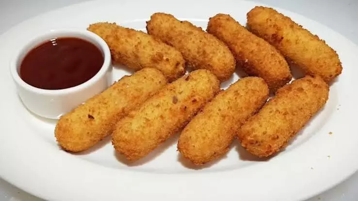शाम के नाश्ते में बनाएं क्रिस्पी चीजी पनीर ब्रेड रोल शाम के नाश्ते में बनाएं क्रिस्पी चीजी पनीर ब्रेड रोल