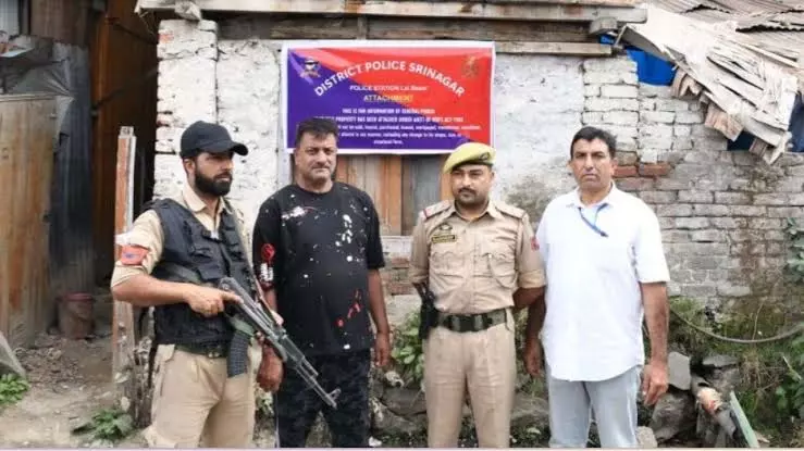 Srinagar: नशे के कारोबार पर बड़ी कार्रवाई, 6.22 करोड़ की संपत्ति जब्त Srinagar: नशे के कारोबार पर बड़ी कार्रवाई, 6.22 करोड़ की संपत्ति जब्त