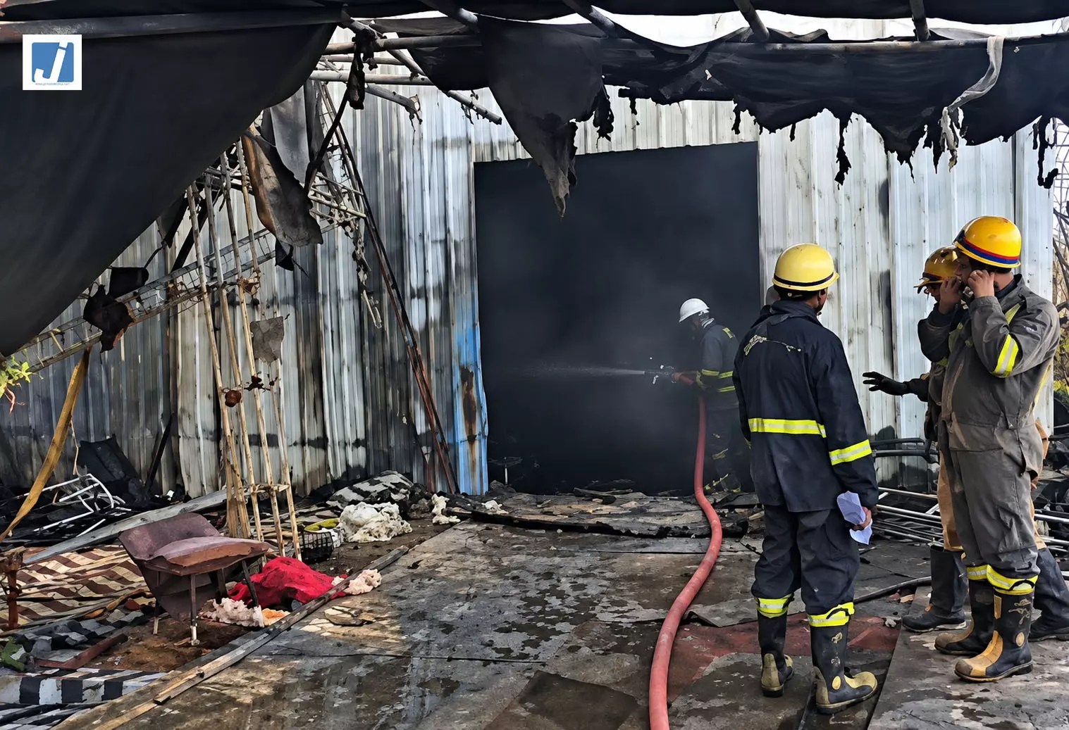 FIRE: टेंट गोदाम में भीषण आग, दमकल की 4 गाड़ियों ने पाया काबू FIRE: टेंट गोदाम में भीषण आग, दमकल की 4 गाड़ियों ने पाया काबू