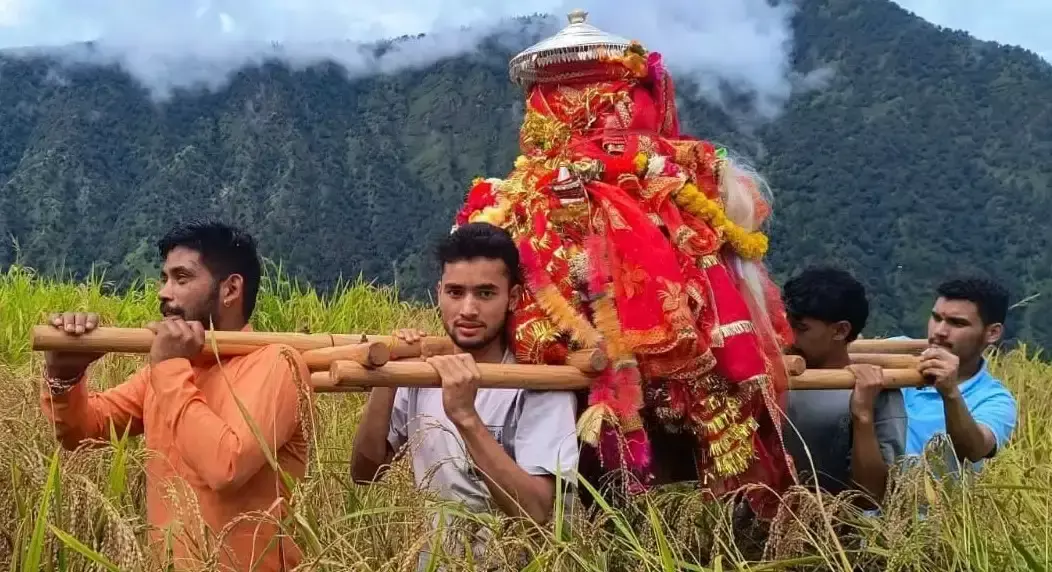 Gopeshwar: बंड भूमियाल-मां नंदा मिलन ने भावुक किए भक्त Gopeshwar: बंड भूमियाल-मां नंदा मिलन ने भावुक किए भक्त