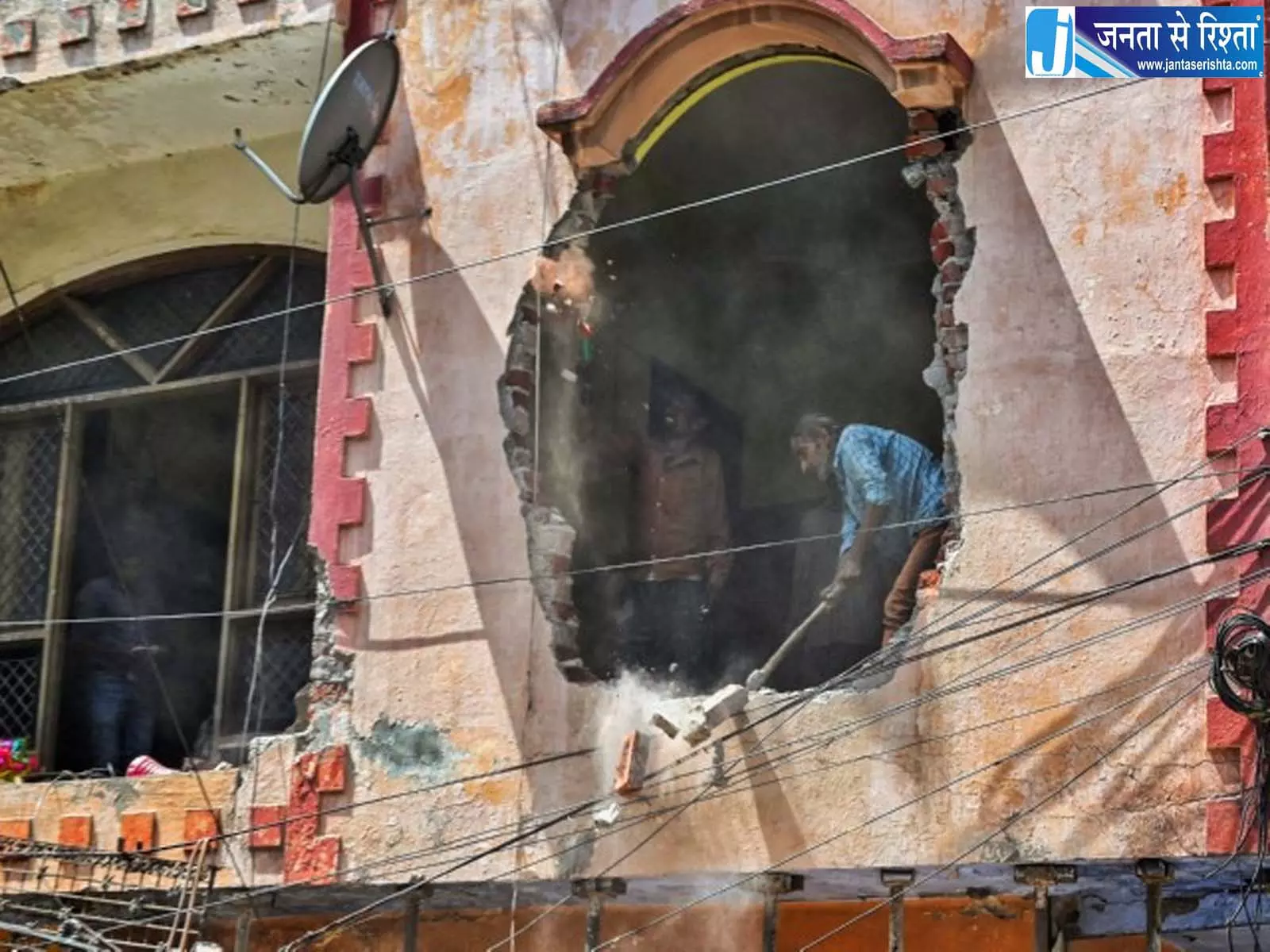 अवैध निर्माण पर MCD का बड़ा एक्शन 61 संपत्तियां सील अवैध निर्माण पर MCD का बड़ा एक्शन 61 संपत्तियां सील