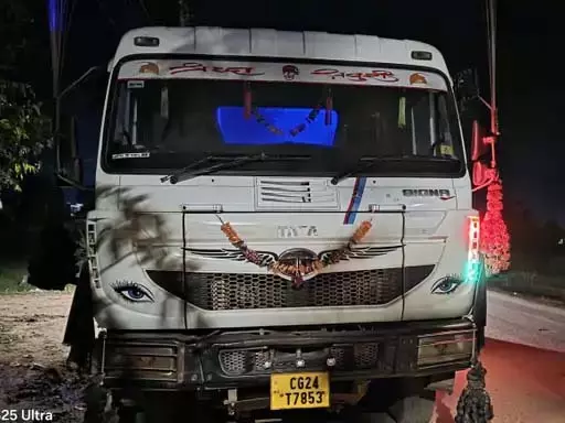 CG: रात के अंधेरे में हो रहा था रेत परिवहन, टीम ने 6 हाइवा किए जब्त CG: रात के अंधेरे में हो रहा था रेत परिवहन, टीम ने 6 हाइवा किए जब्त