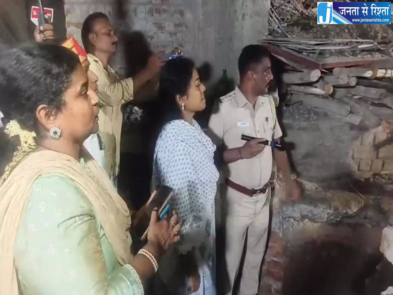 चर्च हादसे में एक की जान गई 10 का रेस्क्यू चर्च हादसे में एक की जान गई 10 का रेस्क्यू