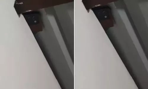 गर्ल्स हॉस्टल के बाथरूम में रिकॉर्डिंग मोड पर मिला मोबाइल, 25 छात्राओं ने छोड़ा हॉस्टल