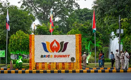 ब्रिक्स सम्मेलन 2026: दिल्ली पुलिस ने जारी की ट्रैफिक एडवाइजरी, राष्ट्रपति भवन संग्रहालय और अमृत उद्यान भी बंद ब्रिक्स सम्मेलन 2026: दिल्ली पुलिस ने जारी की ट्रैफिक एडवाइजरी, राष्ट्रपति भवन संग्रहालय और अमृत उद्यान भी बंद
