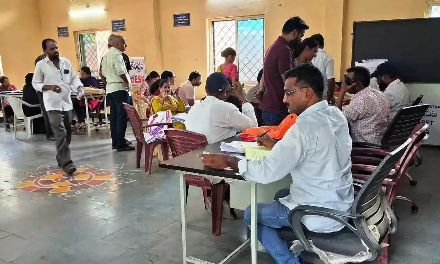 हैदराबाद में SIR की सुनवाई पर ठंडी प्रतिक्रिया मिली हैदराबाद में SIR की सुनवाई पर ठंडी प्रतिक्रिया मिली