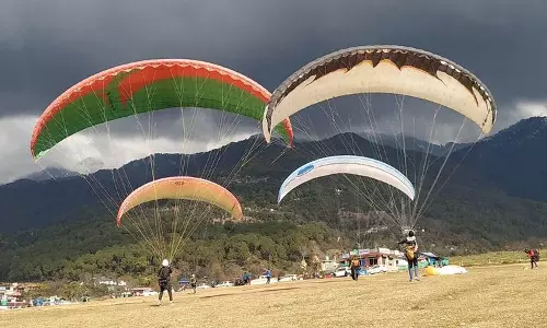 कांगड़ा में पैराग्लाइडिंग जल्द शुरू