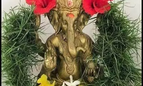 गणपति को क्यों चढ़ाते हैं मोदक और दूर्वा जानें विसर्जन की मान्यता गणपति को क्यों चढ़ाते हैं मोदक और दूर्वा जानें विसर्जन की मान्यता