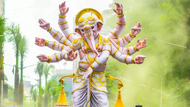 गणेश पंडालों को अस्थायी बिजली कनेक्शन देगी अडानी इलेक्ट्रिसिटी गणेश पंडालों को अस्थायी बिजली कनेक्शन देगी अडानी इलेक्ट्रिसिटी