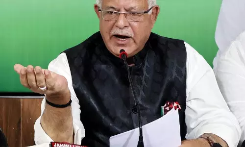 कश्मीरियों पर टिप्पणी से बढ़ा विवाद