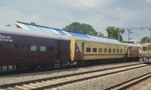 ओएचई इंसुलेटर टूटा रेल परिचालन ठप पिपरा में रुकी डीआरएम की स्पेशल ट्रेन