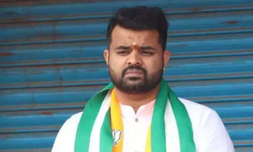 जेल में प्रज्वल रेवन्ना के मोबाइल से आपत्तिजनक वीडियो मिलने का दावा, जेल में फोन की ब्लैक मार्केट भी सामने आई