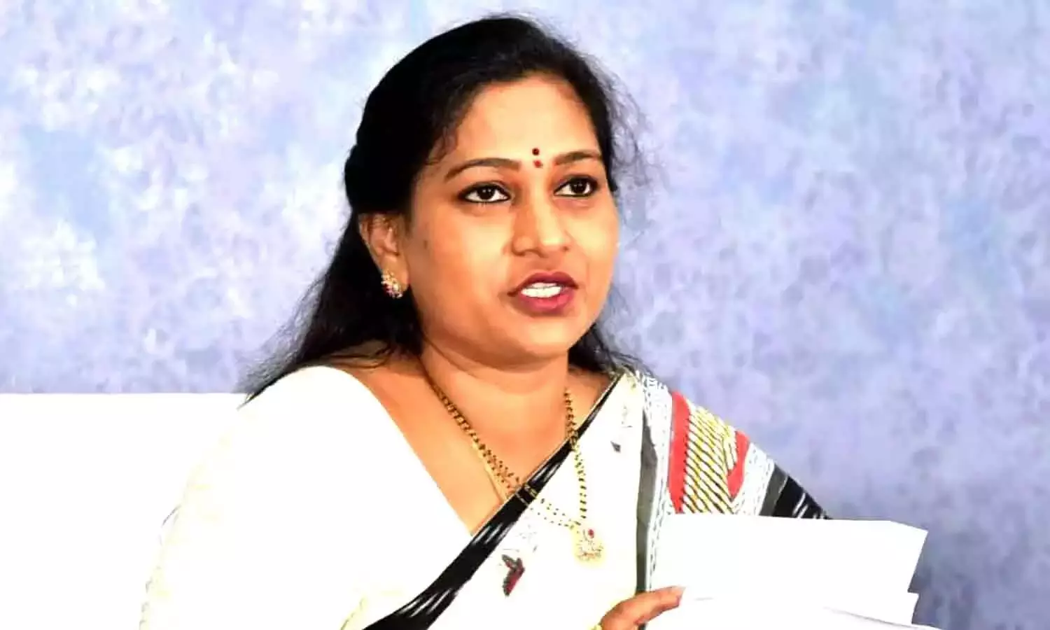 AP की गृह मंत्री अनीता ने कम दबाव के कारण बारिश के अनुमान के बीच सतर्क रहने की अपील की है