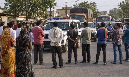 डायल 112 वाहन की टक्कर से घायल युवक की मौत आवापुर चौक पर सड़क जाम