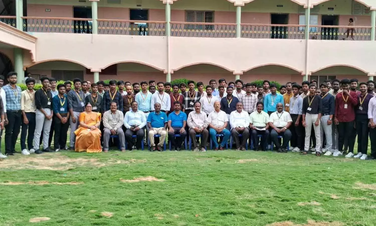 Andhra: कैंपस ड्राइव में 80 छात्र चुने गए Andhra: कैंपस ड्राइव में 80 छात्र चुने गए