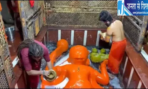 13 दिन जलशयन के बाद खुले लेटे हनुमान मंदिर के पट पंचामृत से हुआ अभिषेक 13 दिन जलशयन के बाद खुले लेटे हनुमान मंदिर के पट पंचामृत से हुआ अभिषेक