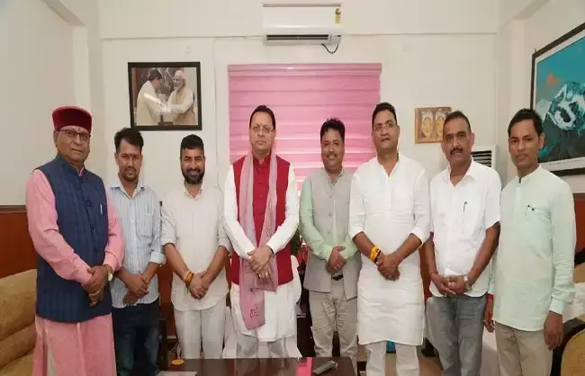 Dehradun: जिला सहकारी बैंकों के अध्यक्षों की सीएम धामी से मुलाकात Dehradun: जिला सहकारी बैंकों के अध्यक्षों की सीएम धामी से मुलाकात