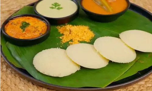 साउथ इंडियन इडली का नया हैक पान के पत्ते से आएगा खास स्वाद साउथ इंडियन इडली का नया हैक पान के पत्ते से आएगा खास स्वाद