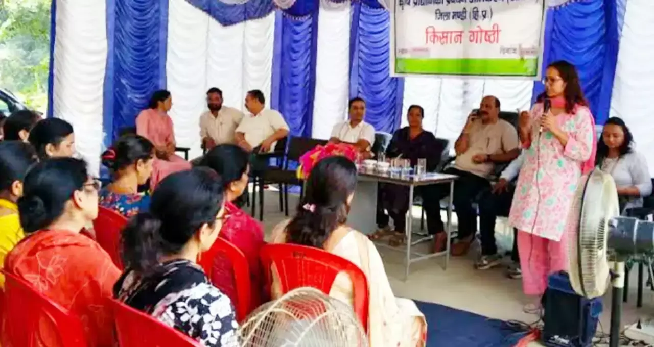 Mandi: प्राकृतिक खेती को लेकर किसानों को किया जागरूक