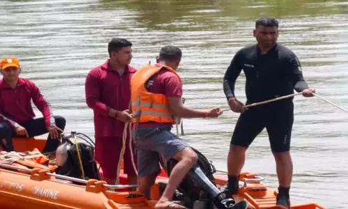 हसदेव नदी के तेज बहाव में बहे तीन छात्र, एक का शव मिला