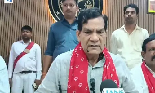 मंत्री ए.के. शर्मा ने भदोही में की बैठक, विकास कार्यों और प्रशासनिक मुद्दों पर चर्चा