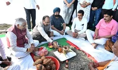 उप मुख्यमंत्री अरुण साव ने बिलासपुर में 52.41 करोड़ रुपए के सड़क विकास कार्यों का किया भूमिपूजन उप मुख्यमंत्री अरुण साव ने बिलासपुर में 52.41 करोड़ रुपए के सड़क विकास कार्यों का किया भूमिपूजन
