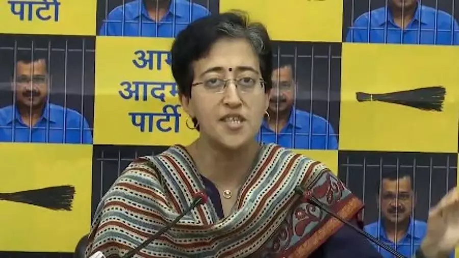 केजरीवाल के पुराने बंगले पर फिर बहस आतिशी ने भाजपा को दी चुनौती केजरीवाल के पुराने बंगले पर फिर बहस आतिशी ने भाजपा को दी चुनौती