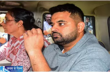 पूर्व सांसद के फोन से मिला आपत्तिजनक कंटेंट जांच में सामने आई कई बातें पूर्व सांसद के फोन से मिला आपत्तिजनक कंटेंट जांच में सामने आई कई बातें