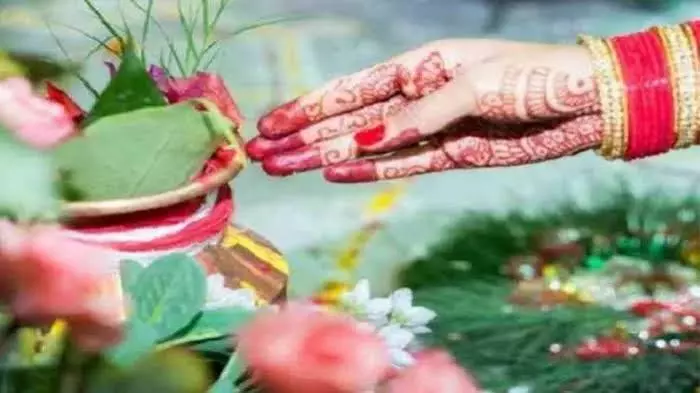 शीघ्र विवाह के उपाय: हरितालिका तीज पर करें यह विशेष पूजा शीघ्र विवाह के उपाय: हरितालिका तीज पर करें यह विशेष पूजा