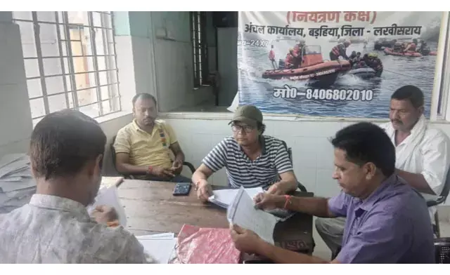 36 हजार से अधिक बाढ़ पीड़ित परिवारों को मिलेंगे सात-सात हजार रुपये 36 हजार से अधिक बाढ़ पीड़ित परिवारों को मिलेंगे सात-सात हजार रुपये