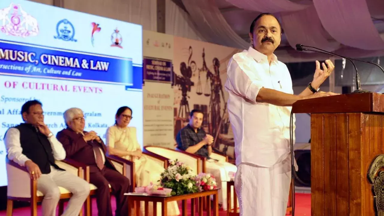 वायरल AI डांस: CM सतीसन बोले - मोहनलाल-विजय से अच्छा नाचा वायरल AI डांस: CM सतीसन बोले - मोहनलाल-विजय से अच्छा नाचा