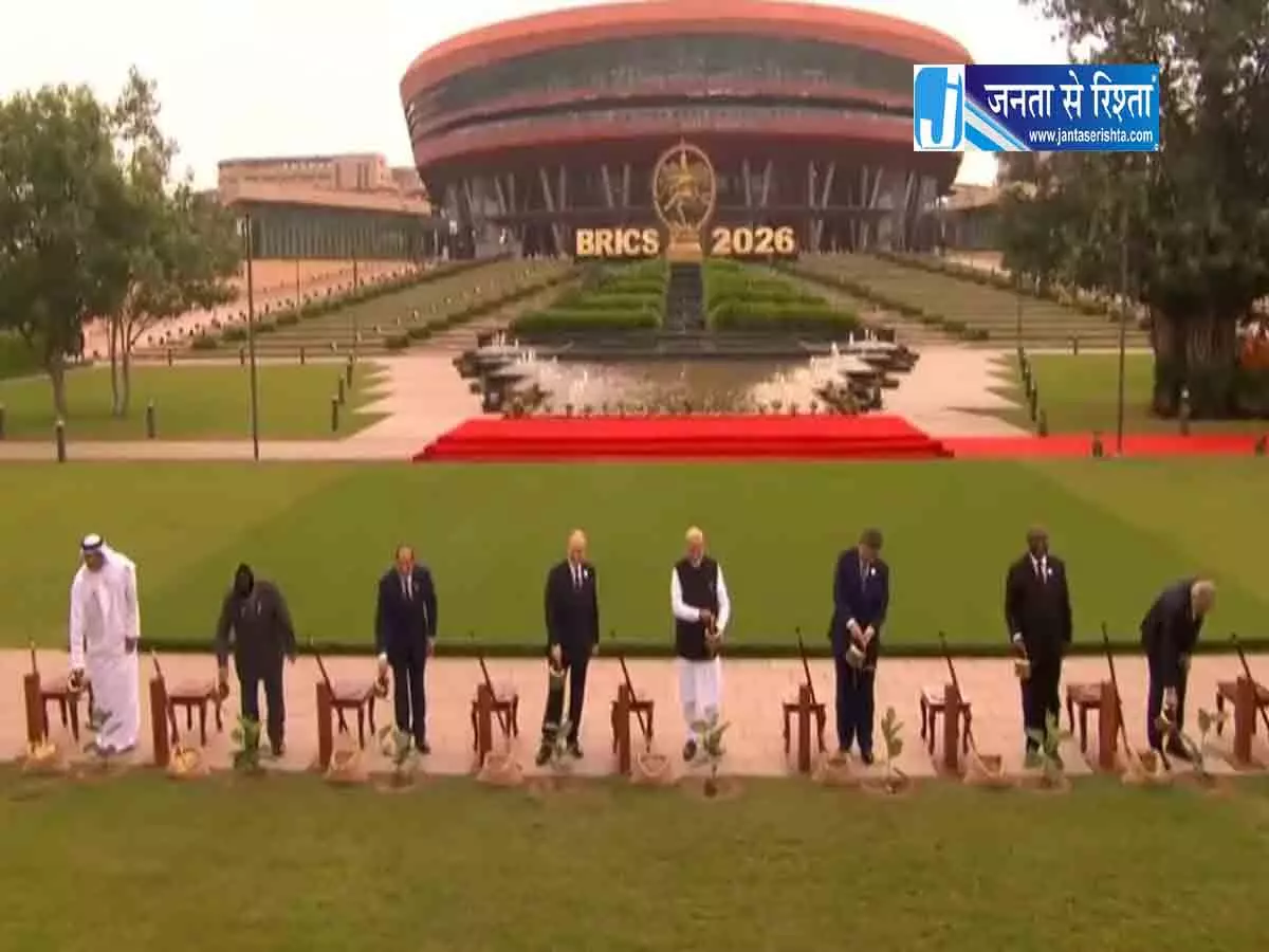 हरित पहल: BRICS नेताओं ने पीएम मोदी संग लगाए पौधे हरित पहल: BRICS नेताओं ने पीएम मोदी संग लगाए पौधे