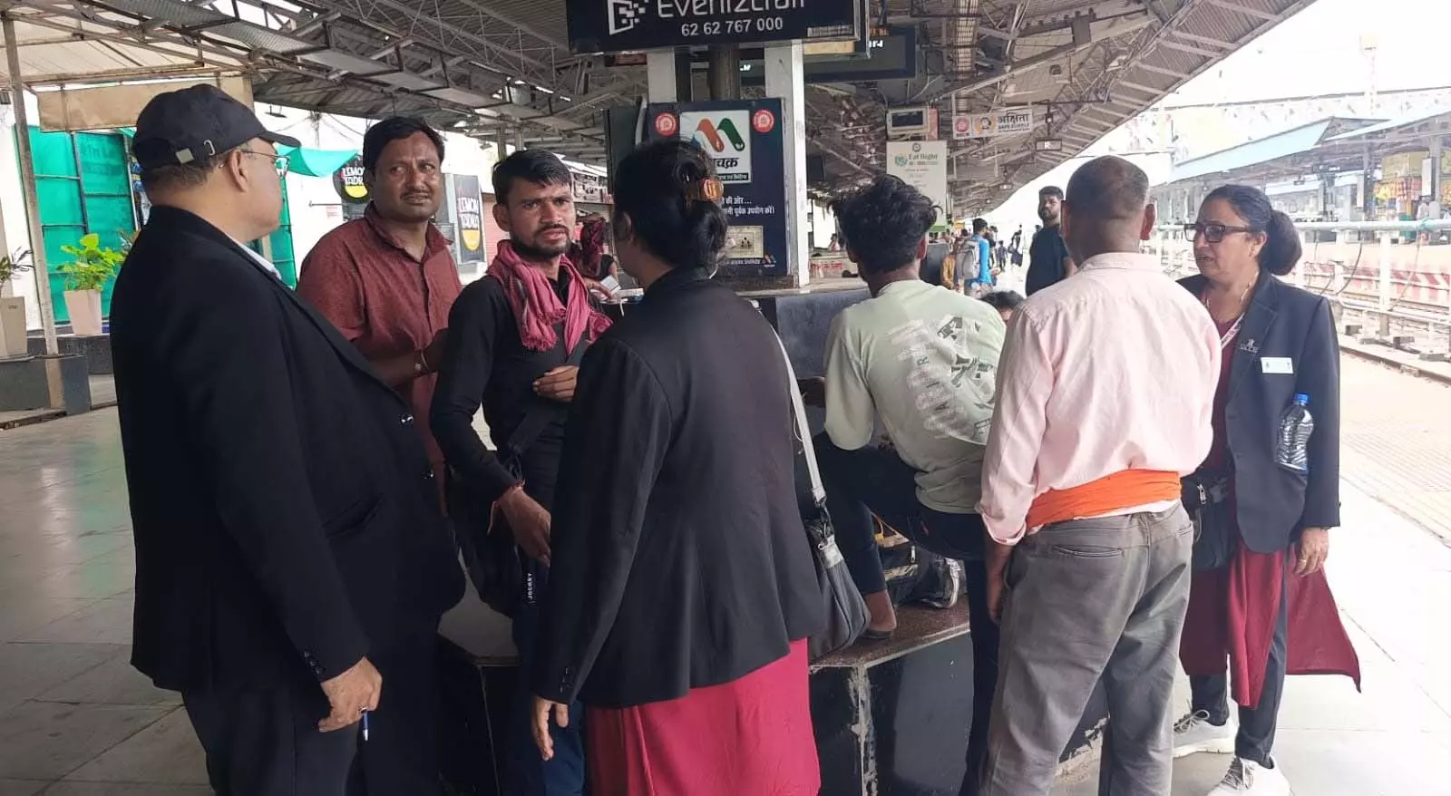 रायपुर और तिल्दा-नेवरा स्टेशन पर किलाबंदी टिकट चेकिंग रायपुर और तिल्दा-नेवरा स्टेशन पर किलाबंदी टिकट चेकिंग