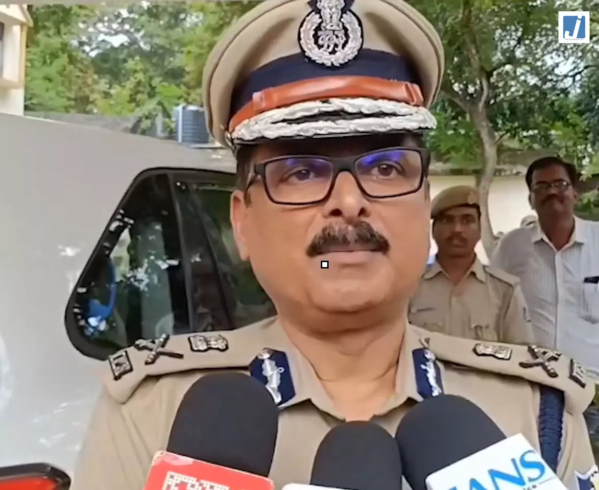 गणेश पूजा से काली पूजा तक सुरक्षा पर फोकस, बालेश्वर पहुंचे DGP गणेश पूजा से काली पूजा तक सुरक्षा पर फोकस, बालेश्वर पहुंचे DGP