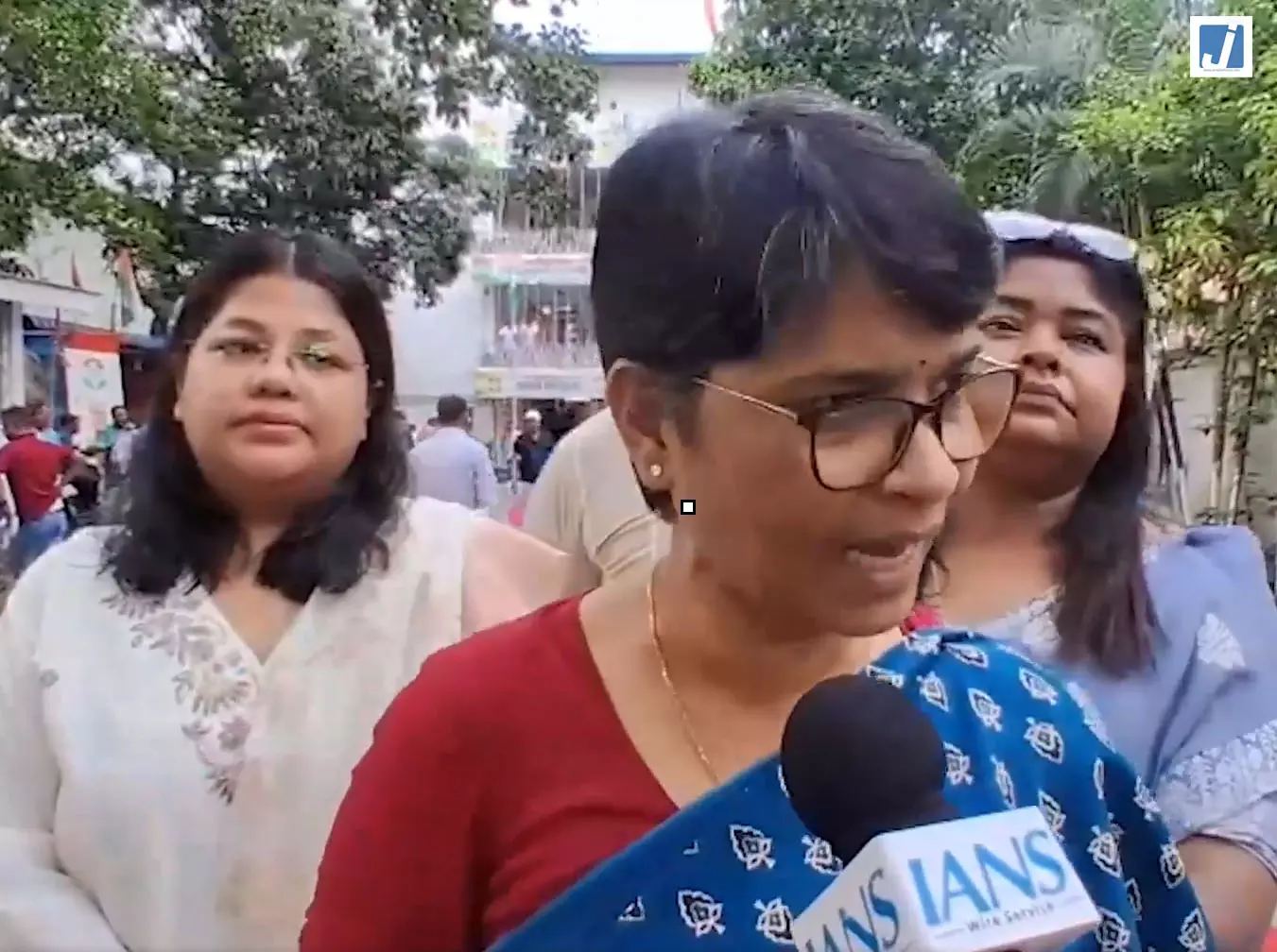EVM विवाद पर कांग्रेस का हमला, मीरा बोर्थाकुर ने हिमंत सरकार को घेरा EVM विवाद पर कांग्रेस का हमला, मीरा बोर्थाकुर ने हिमंत सरकार को घेरा